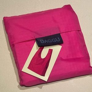 BAGGU REUSABLE BAG / TOTE IN BRIGHT HOT PINK: Standard Size